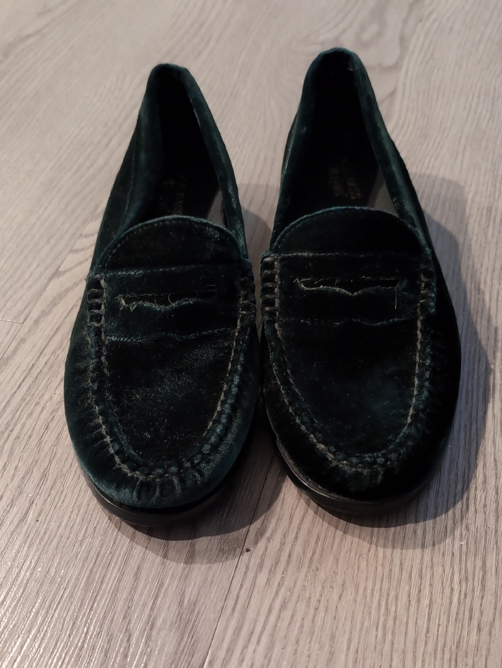 Very Gently Used Whitney Velvet Green Slip-On Loafers Size 7.5.….. BEAUTIFUL!!!